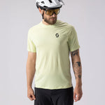 SCOTT Vertic Pro SL Short-sleeve Men's Tee in Radiant Green, view 3