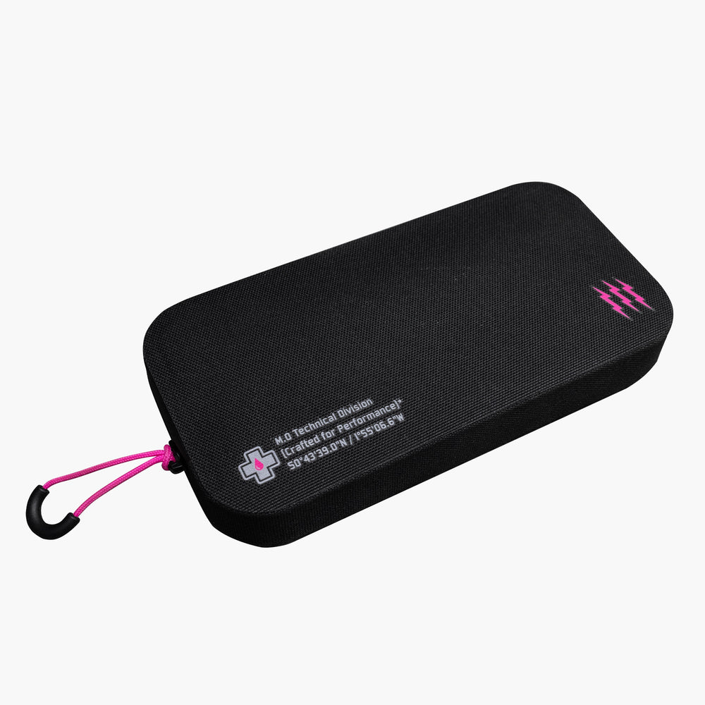 Muc-Off Waterproof Essential Case in Black (2)