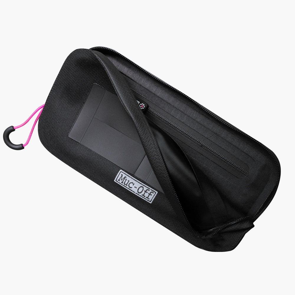 Muc-Off Waterproof Essential Case in Black (4)