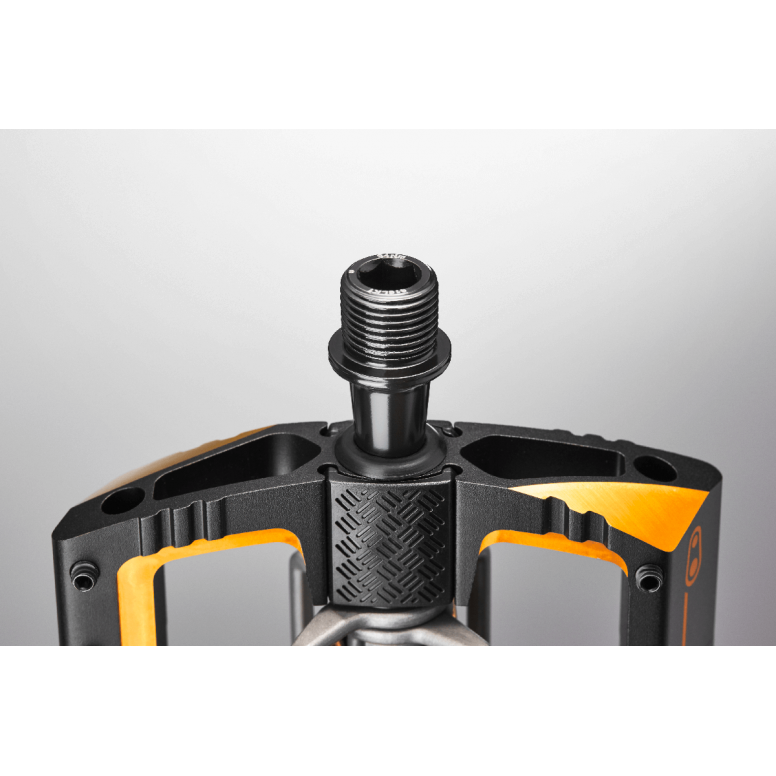 Crankbrothers Mallet DH 11 in Black/Gold