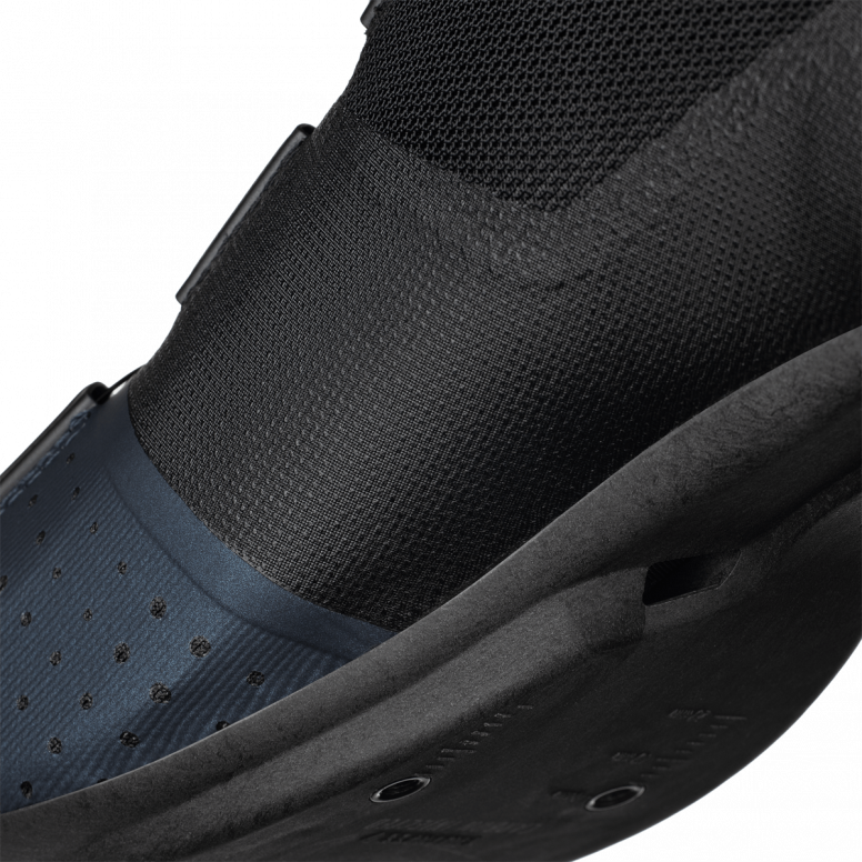 Fizik R4 Tempo Overcurve Wide in Black/Blue