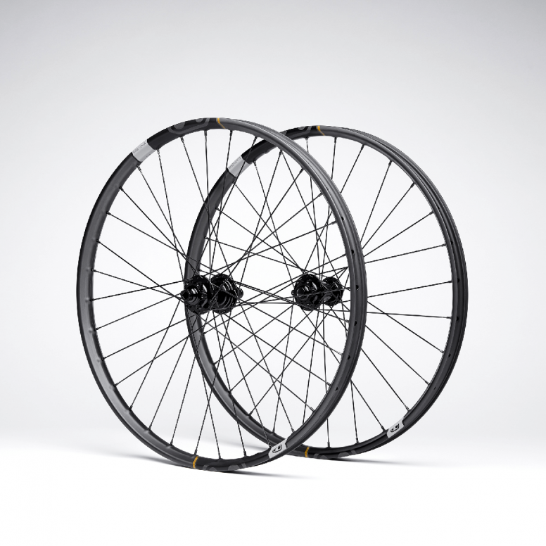 Crankbrothers Synthesis Enduro 11 - I9 Hydra 29 Boost Shimano in Black/Grey