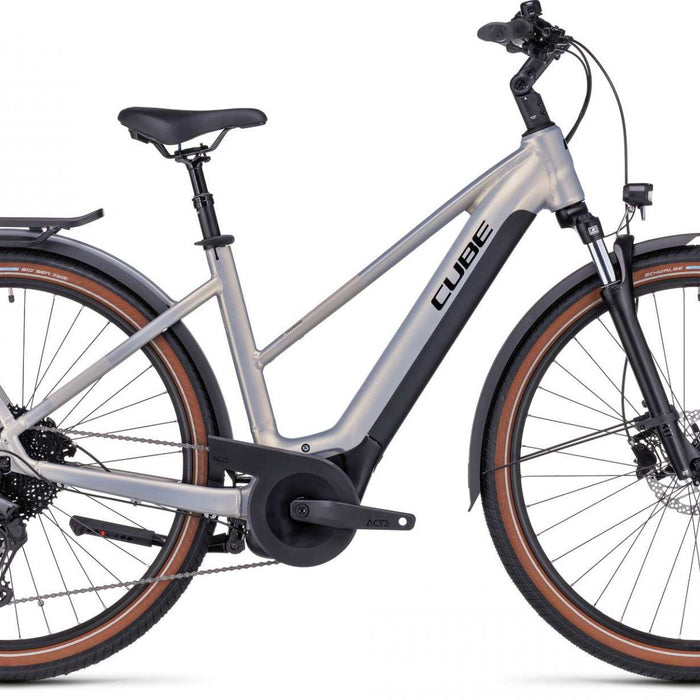 2025 Cube Touring Hybrid Pro 625 Electric Hybrid Bike in Pearly Silver