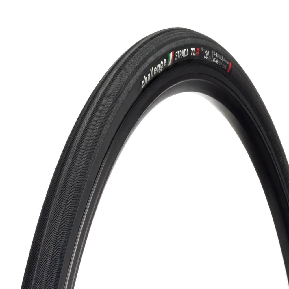 Challenge Strada Vulcanized Tubeless Ready Road Tyre in Black