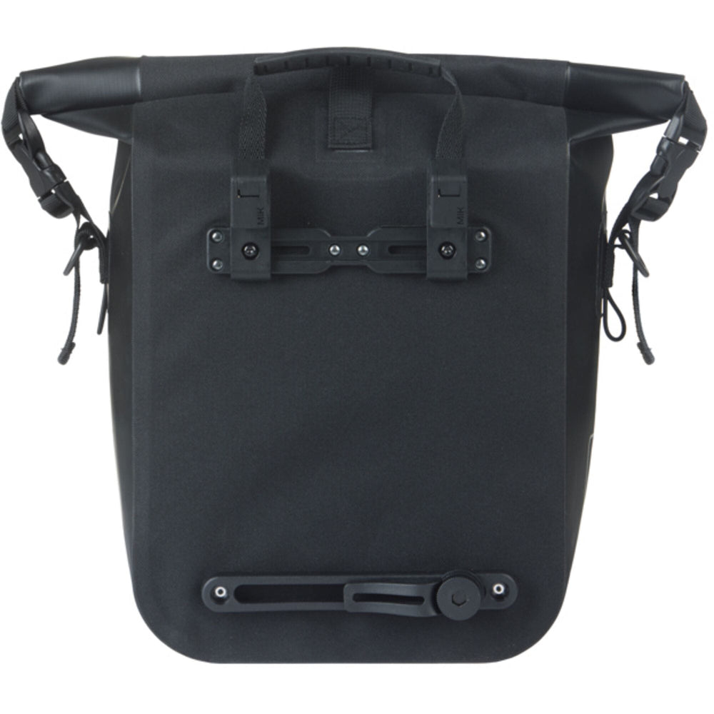 Basil Navigator Waterproof Medium, single pann. bag,MIK Hooks, 12-15L,black