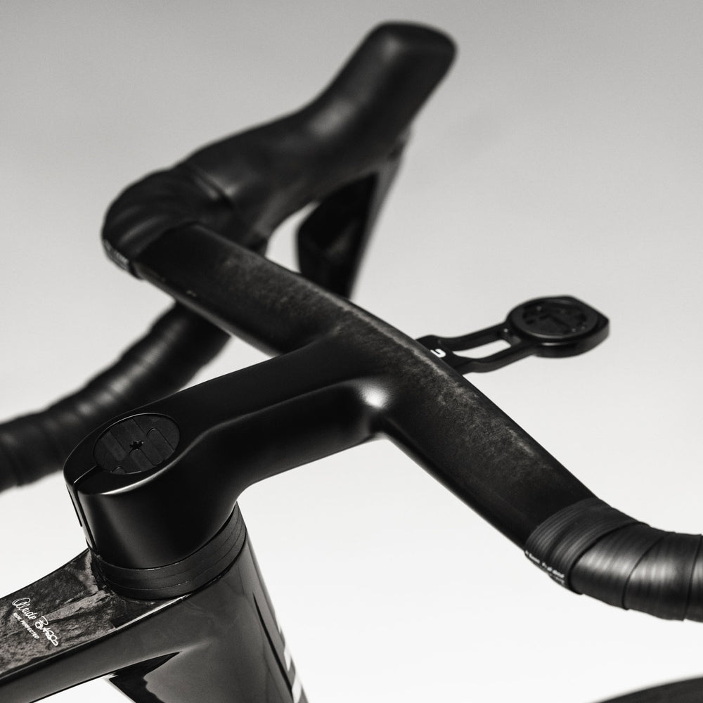 Basso SV Ultegra Di2/Cosmic S Road Bike Black in Black