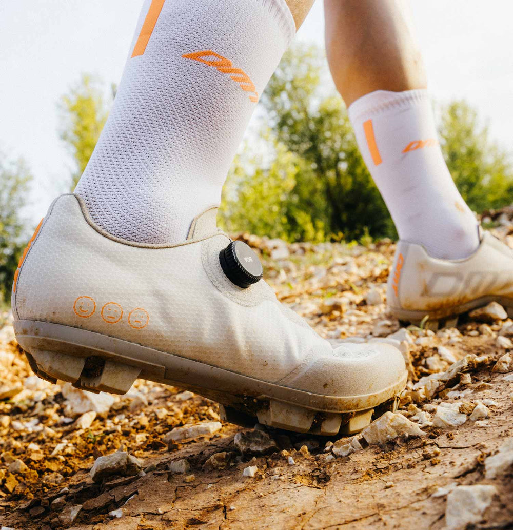 DMT Shoes IAAN White Gravel Shoes