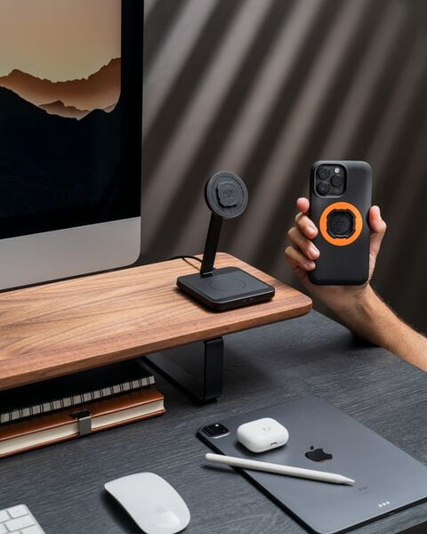 Quad Lock MAG Dual Desktop Wireless Mount Charger