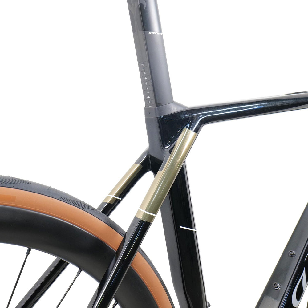 Wilier Granturismo SL 105 Di2 SWR Road Bike In Black