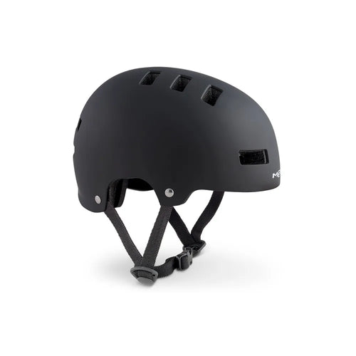 MET Yoyo Youth Helmet in Black